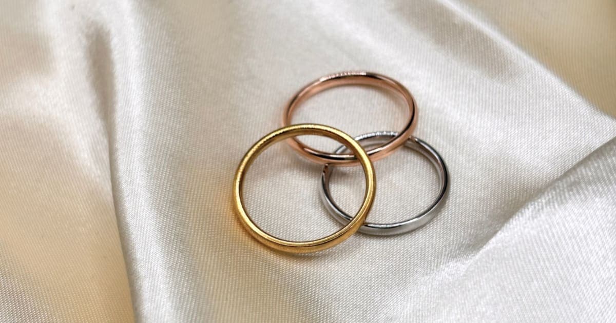 Comment connaître sa taille de bague sans baguier (5 méthodes fiables)